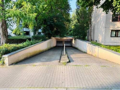 Tiefgarageneinfahrt - 