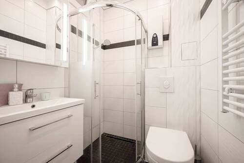 Badezimmer - Etagenwohnung mit 46,00 m&sup2; in Berlin zum Kaufen