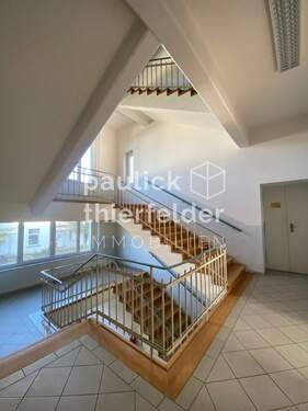 Treppenhaus Hauptgebäude - Büro in Leipzig / Stötteritz