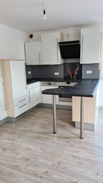 Wohnzimmer - Schöne Wohnung, 2 Zimmer, Küche, Bad, Stellplatz