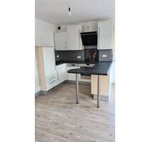 Schöne Wohnung, 2 Zimmer, Küche, Bad, Stellplatz - Ingolstadt