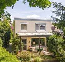 Ruhige Waldrandlage: Reihenendhaus mit sonnigem Südwest-Garten und Sauna - Berlin Wannsee