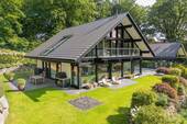 Dieses von HUF HAUS konzipierte Architekturjuwel verbindet - Glas. Licht. Leben. - Wohnen in vollendeter Form in Spitzenlage