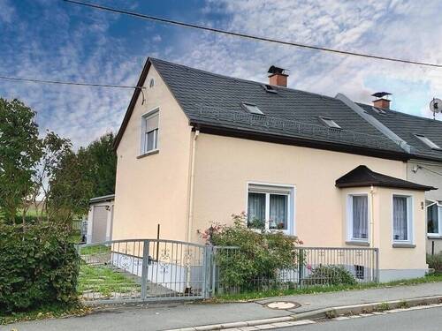 Hausansicht - Kleines Häuschen mit Garten & Garage !