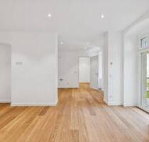 Nahe Savigny-Platz: Kernsanierte und sehr helle 2-Zimmer-Wohnung mit Terrasse - Berlin Charlottenburg