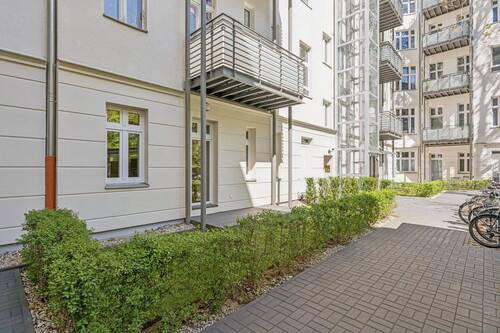 Sehr gepflegter und sonniger Innenhof - 2 Zimmer Etagenwohnung zum Kaufen in Berlin