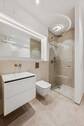 Modernes Duschbad mit hochwertiger Ausstattung - 