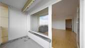 Balkon - Blick ins Wohnzimmer - 