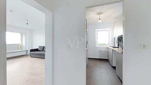 Diele Blick in Küche und Wohnzimmer - Etagenwohnung mit 84,00 m² in Berlin zum Kaufen