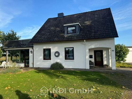 Vorderansicht - Einzigartig freistehendes Einfamilienhaus mit großem Grundstück