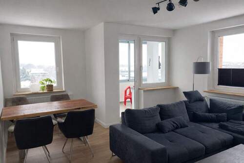 Blick auf Essbereich und Loggia - 