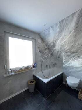 Badezimmer im Dachgeschoss - 