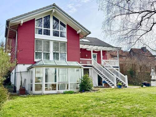 Hausansicht mit Wintergarten - 