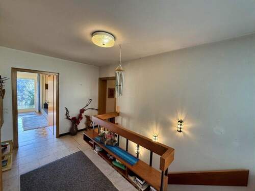 Flur - 6 Zimmer Einfamilienhaus in Meschede