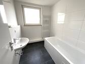 Bad mit Wanne - 