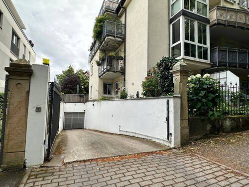Tiefgarageneinfahrt - Etagenwohnung mit 76,30 m² in Dresden zum Kaufen