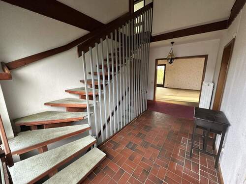  Eingangsflur - 5 Zimmer Einfamilienhaus zum Kaufen in Celle