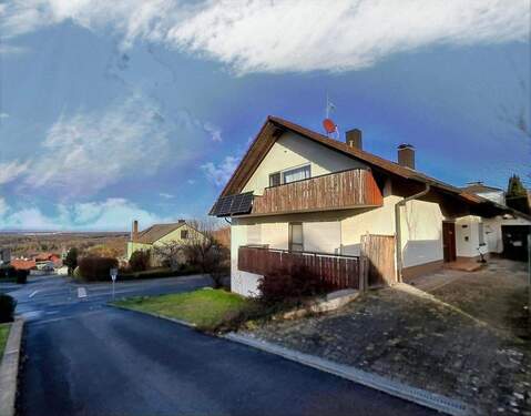 Hausansicht von der Strasse - 9 Zimmer Mehrfamilienhaus, Wohnhaus zum Kaufen in Bad Bellingen