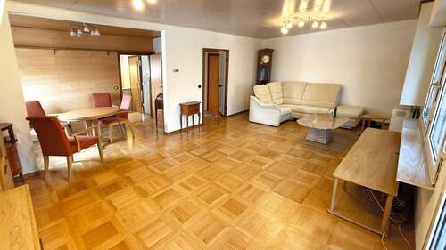 Wohnzimmer - 5 Zimmer Mehrfamilienhaus, Wohnhaus in Brigachtal - Klengen