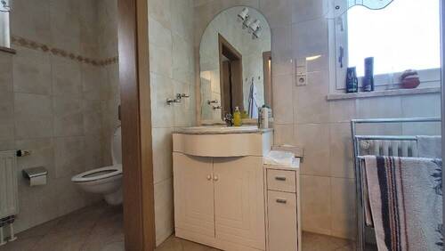 Bad mit abgetrenntem WC - 