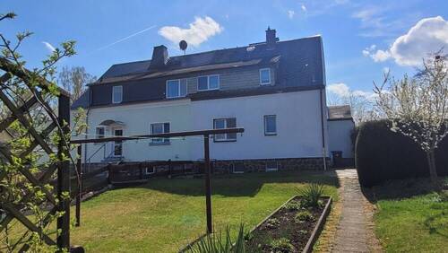 Gebäuderückseite - 5 Zimmer Doppelhaushälfte in Netzschkau