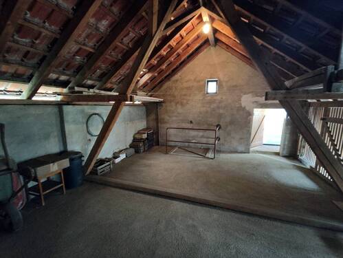 Lagerraum über den Garagen - 