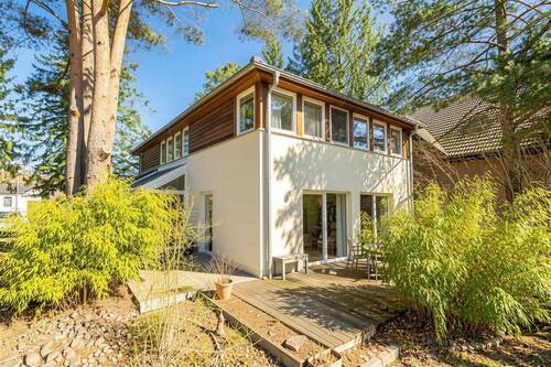 Außenansicht - Architektonisches Familienidyll mit lichtdurchflutetem Raumgefühl und sonnigem Südgarten