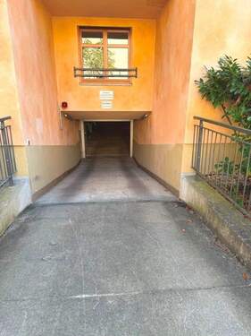 Tiefgaragenzufahrt - 