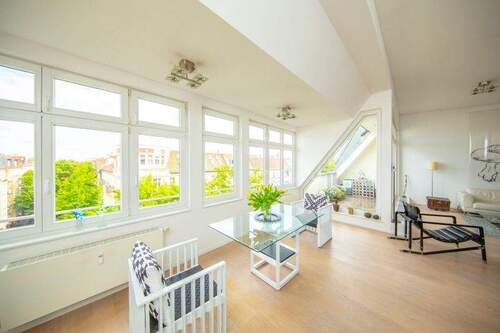 essplatz - Bezugsfreie DG-Whg mit Terrasse EBK Kamin u. Aufzug