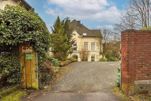 Zufahrt zum Grundstück - 