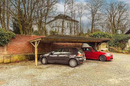 zwei überdachte Stellplätze zur Wohnung - 