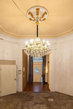 Repräsentative Diele mit Kronleuchter, Eingang - 