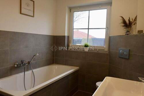 Masterbad mit Dusche und Badewanne - 