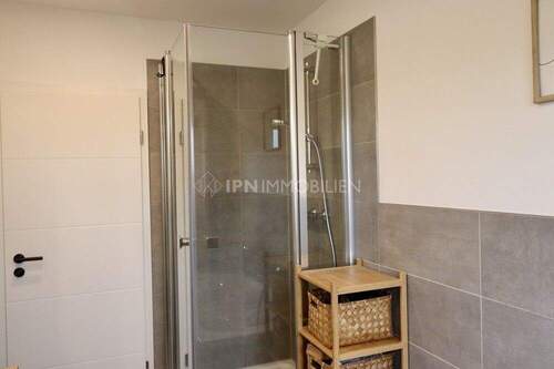 Masterbad mit Dusche und Badewanne - 