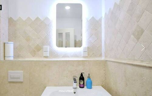 845f00a6-1fa9-4d98-86be-33e44765.jpg - 