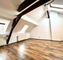 Großzügige Dachgeschosswohnung in Hochheims Altstadt - Hochheim am Main