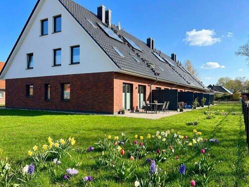 Ansicht - Modernes Reihenhaus mit ausgebautem Dachboden, Großcarport, Kaminanschluss & Sonnenterrasse
