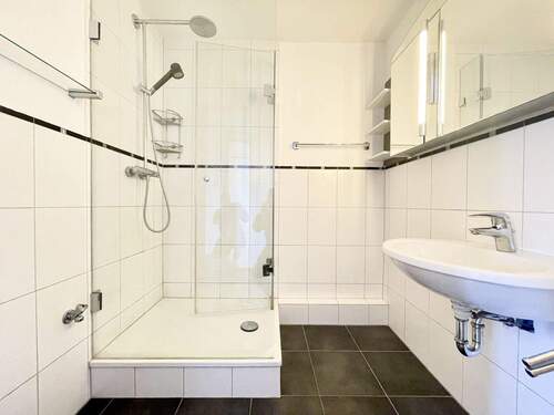 Badezimmer - 3 Zimmer Etagenwohnung zum Kaufen in Weil am Rhein