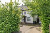 Zufahrt und Haupteingang - 8 Zimmer Mehrfamilienhaus, Wohnhaus zum Kaufen in Iserlohn