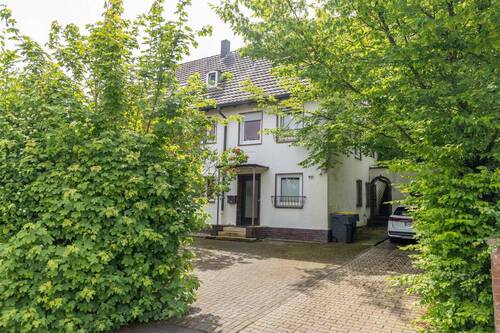 Zufahrt und Haupteingang - 8 Zimmer Mehrfamilienhaus, Wohnhaus zum Kaufen in Iserlohn