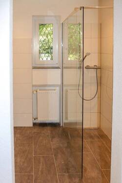 Dusche in Hauptwohnung - 
