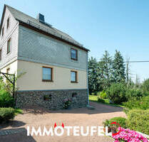 Gepflegtes Wohnhaus mit großzügigem Grundstück, Garten, Garagen und Potenzial für individuelle Ideen - Niederdorf