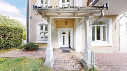 Eingang - 5 Zimmer Doppelhaushälfte in Hamburg