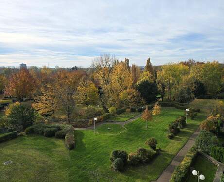 Bild 1 - Köln - Erstbezug nach Renovierung - Wohnung mit zeitgemäßen Badezimmern und elegantem Laminatboden