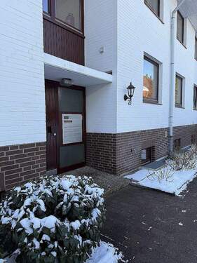 Hauseingang - 2 Zimmer Etagenwohnung zum Kaufen in Großhansdorf