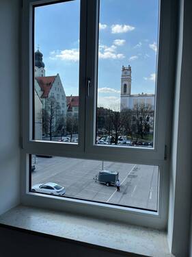Ausblick zur Kirche St. Korbinian, Parkplatz vorhanden - 