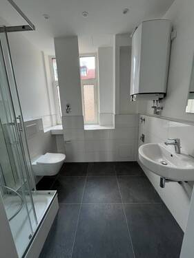 Bad mit Dusche & WC - 