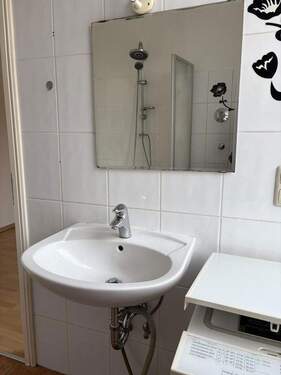 Duschbad Waschbecken und WM - 