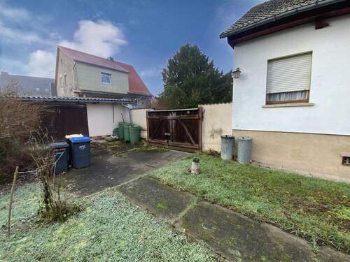 Grundstückszufahrt - 5 Zimmer Einfamilienhaus in Roßleben-Wiehe