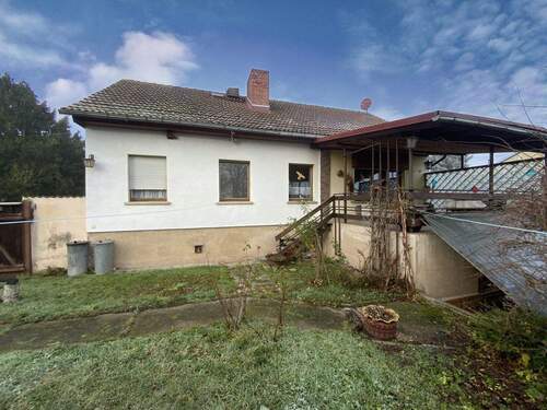 Rückansicht mit Zugang Terrasse - Einfamilienhaus mit 110,00 m&sup2; in Roßleben-Wiehe zum Kaufen